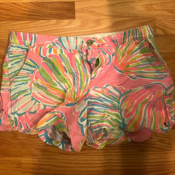 Lilly Pulitzer Scalloped Buttercup Shorts - Picture 1 of 6